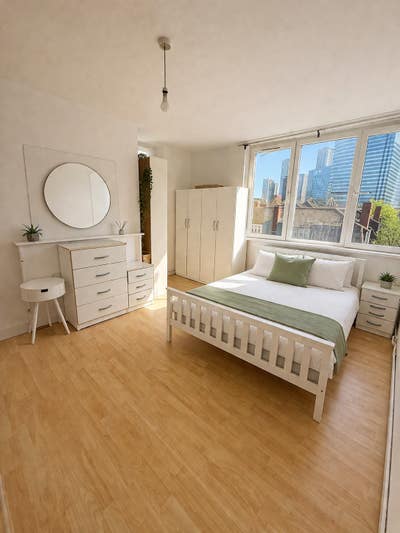 Large Bright Room in Zone 2 / Canary Wharf Main Photo