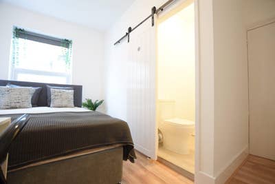 Spacious Ensuite Room | 8 min to Jubilee Line NW2 Main Photo