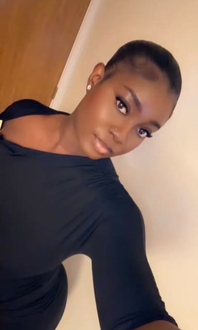 I am a professional female aged 25 . I am loo... Main Photo