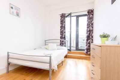 Two Rooms Available Close to Canary Wharf  Main Photo