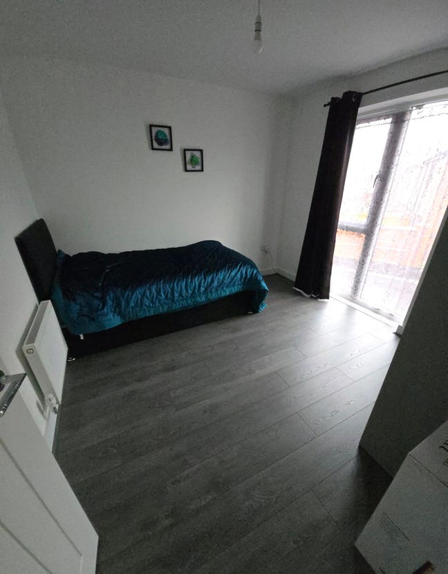 Clean & spacious En suit & double room Main Photo