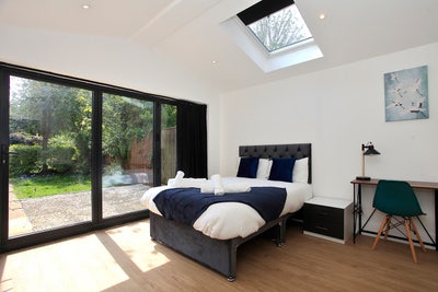 Studios for Medical Professionals | Bills included Main Photo