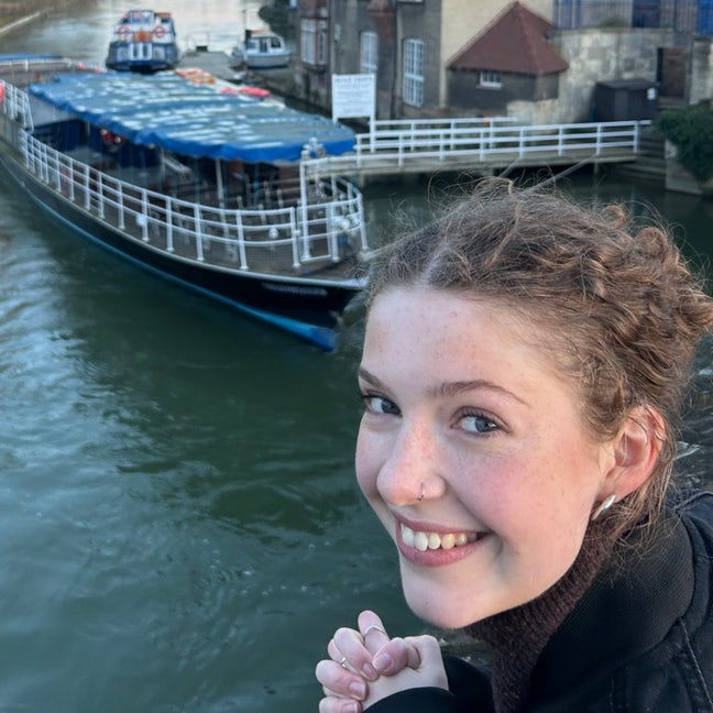 Looking for a room Main Photo