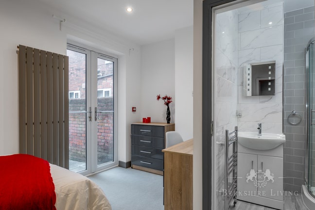 All-Inclusive Ensuite Room in Prime Location Main Photo