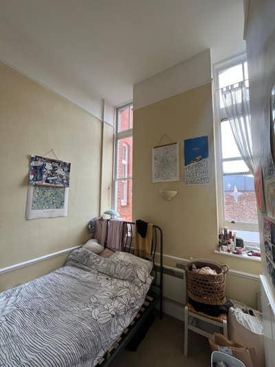 Bright Double Room in Listed Building  Main Photo