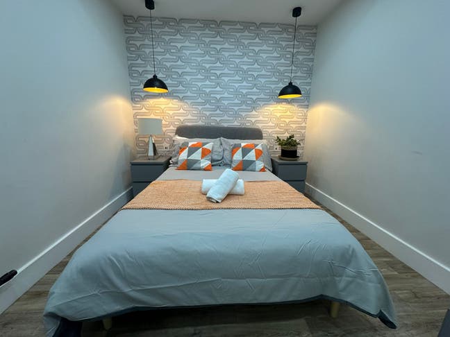 Luxury Room in 2-Bed Flatshare in Town Centre! Main Photo