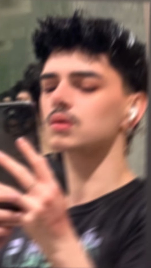 26 year old professional looking for 1-2 housemate Main Photo