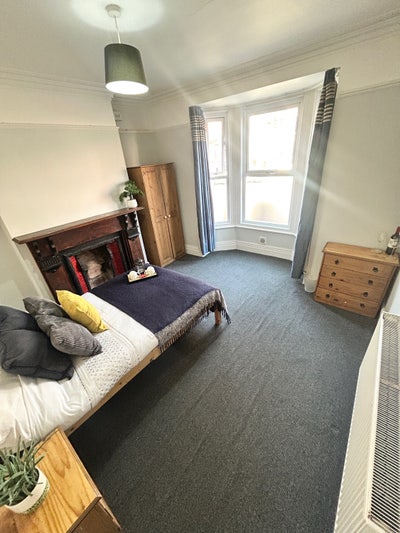 🌿 West Parade LN1 - Large Newly Renovated Double  Main Photo