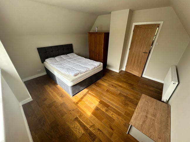 Lovely King Size in great Drayton location  Main Photo