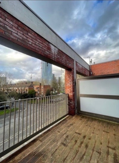 Centrally located airy room Main Photo