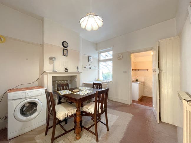 Large Double Room, Huge separate Living Room Main Photo