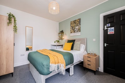 Brand New Rooms Smack Bang in the Town Centre 👀 Main Photo