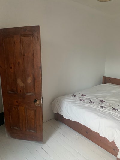 Extra large double bedroom Main Photo