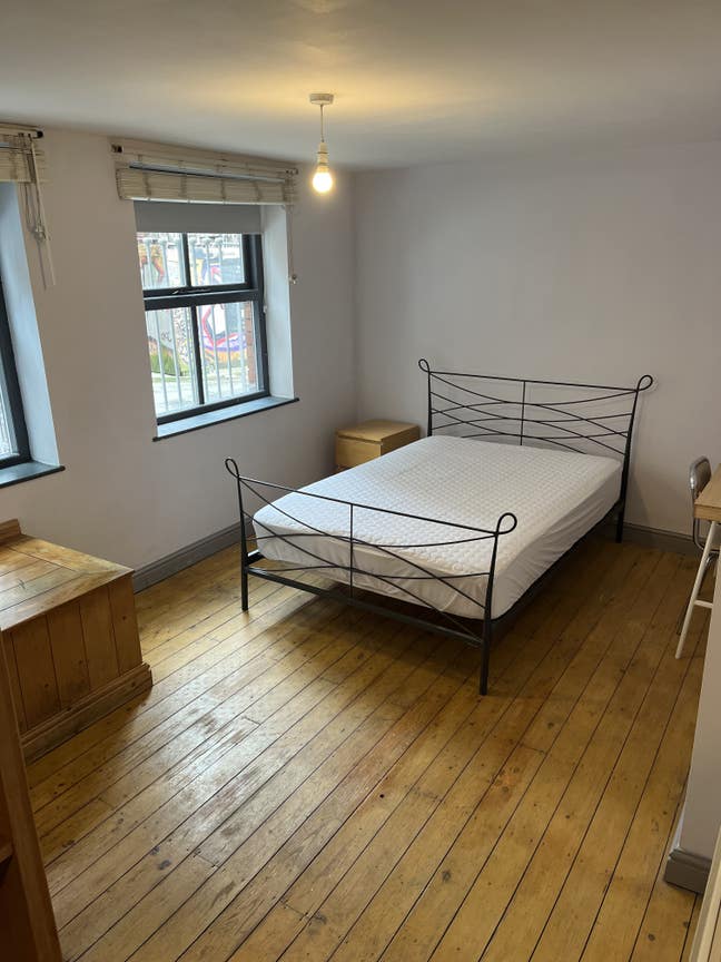 Lovely en-suite ground floor room in the NQ  Main Photo