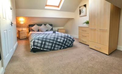 Gainsborough Rd * Near Town * Cosy & Convenient Main Photo