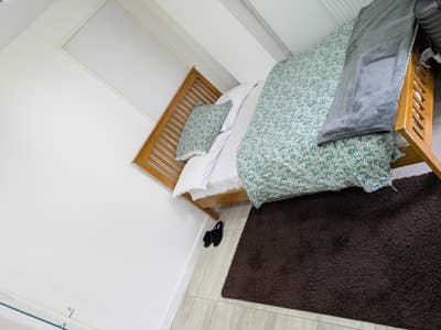 Self contained Ensuite & Kitchen - Great Location  Main Photo