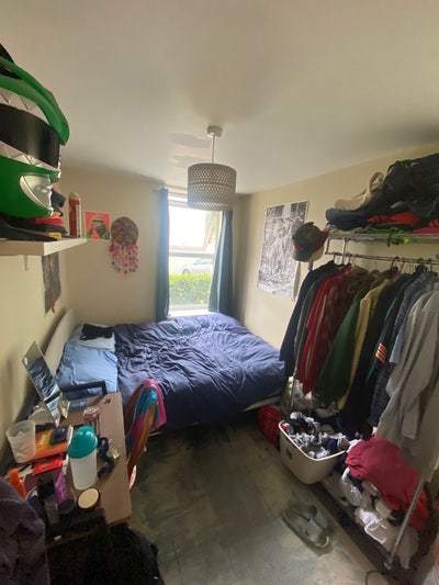 Double Room in 3 bed flat  Main Photo