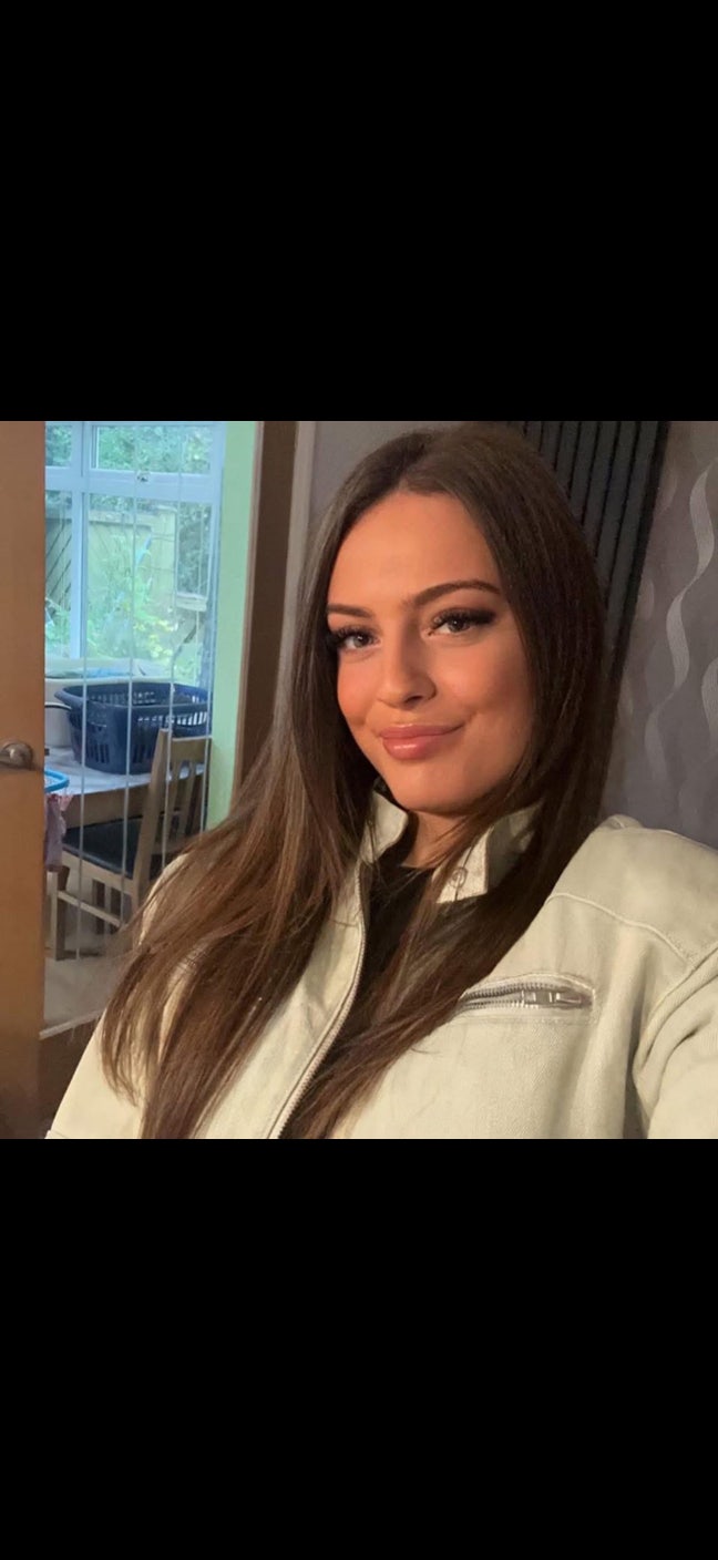 21 year old Female seeks a double room Main Photo