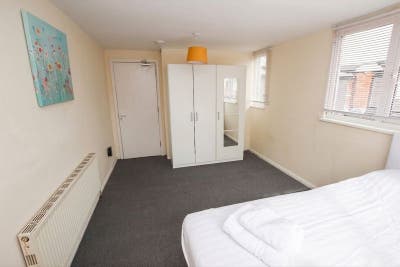 Spacious Double Room in Central Reading Main Photo