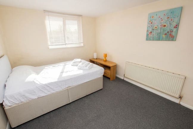 Spacious Double Room in Central Reading Main Photo
