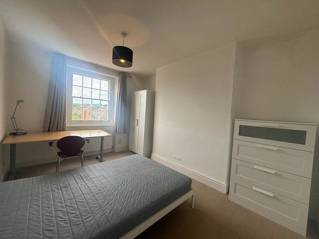 Double room in 2-bed Apartment Main Photo