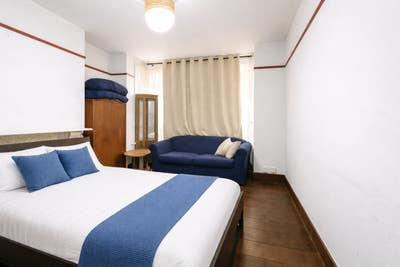 Rooms in Victorian House with Garden Main Photo