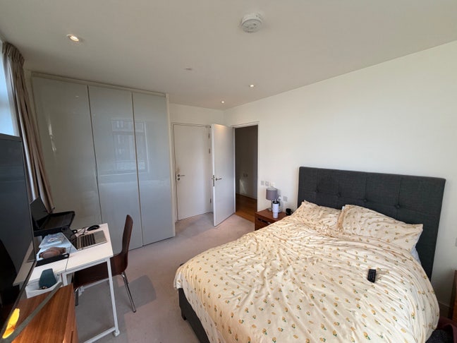 En-suite Available in East Village Stratford  Main Photo
