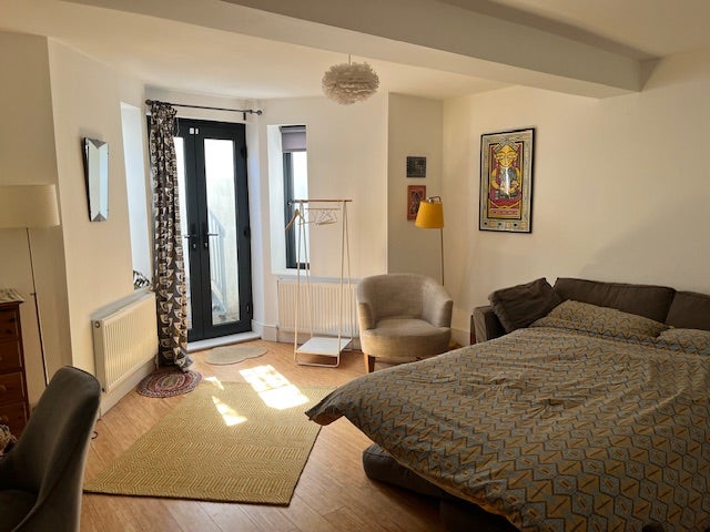 Large basement room Monday to Friday in Clapton Main Photo