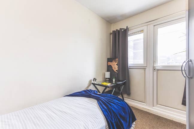 ⏬💸One Week Rent Free! Balcony Budget Room.  Main Photo