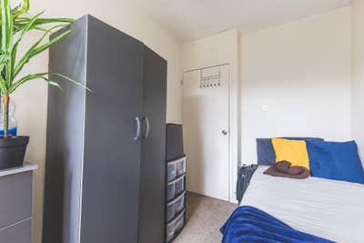 Private balcony budget room close to Barnes Rail.  Main Photo