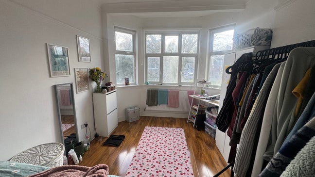  Sunny large flat opposite  park Ealing London Main Photo