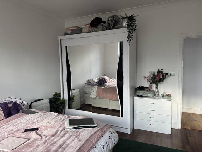  Sunny large flat opposite  park Ealing London Main Photo