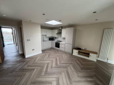 1 Bed 2 Bath flat availble to Rent in Isleworth Main Photo
