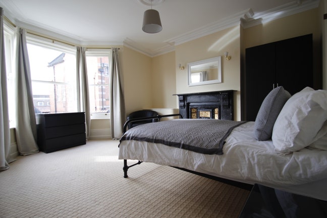 4 x Large double rooms in centre of town! Main Photo