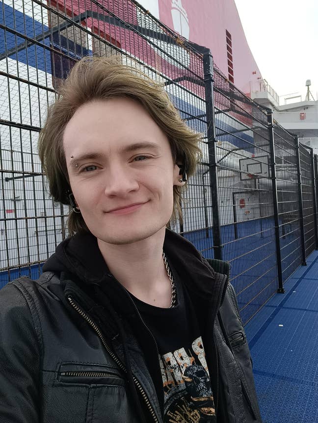 Looking for housemates or a room in a house! Main Photo