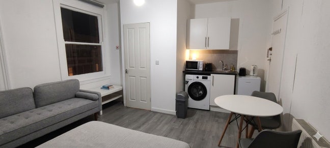 Studio Flat To Rent in West Hampstead (NW6) Main Photo
