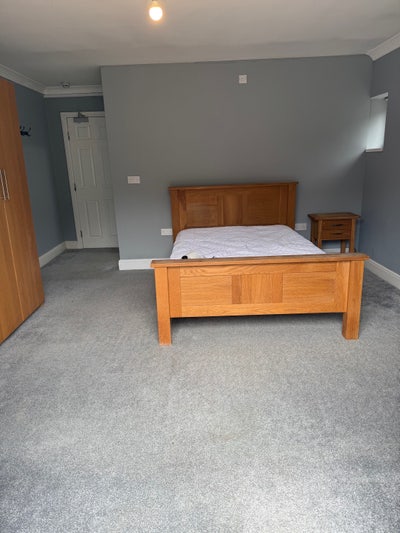 Large ground floor double room  Main Photo