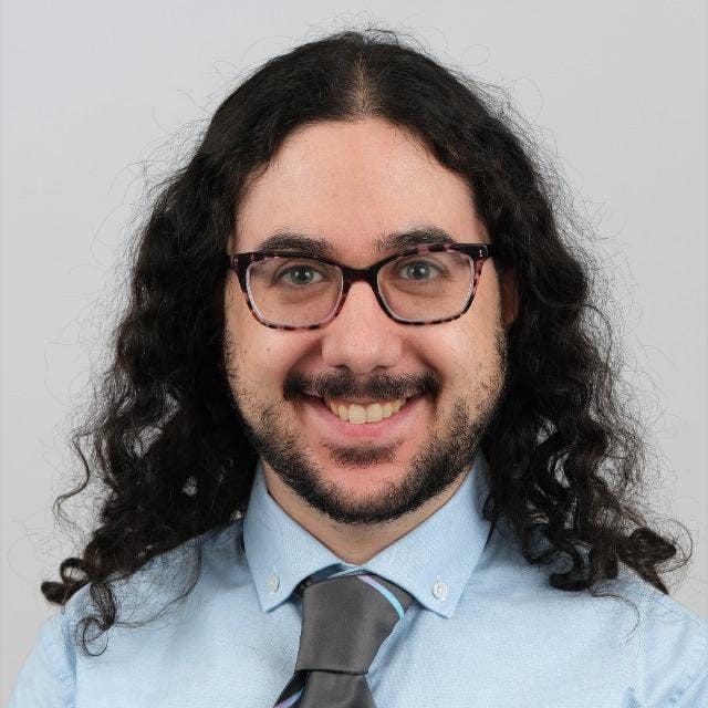 Professional seeks a single room Main Photo