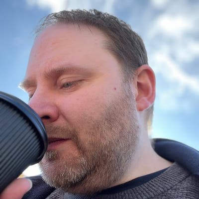 Professional Male seeks a double room Main Photo