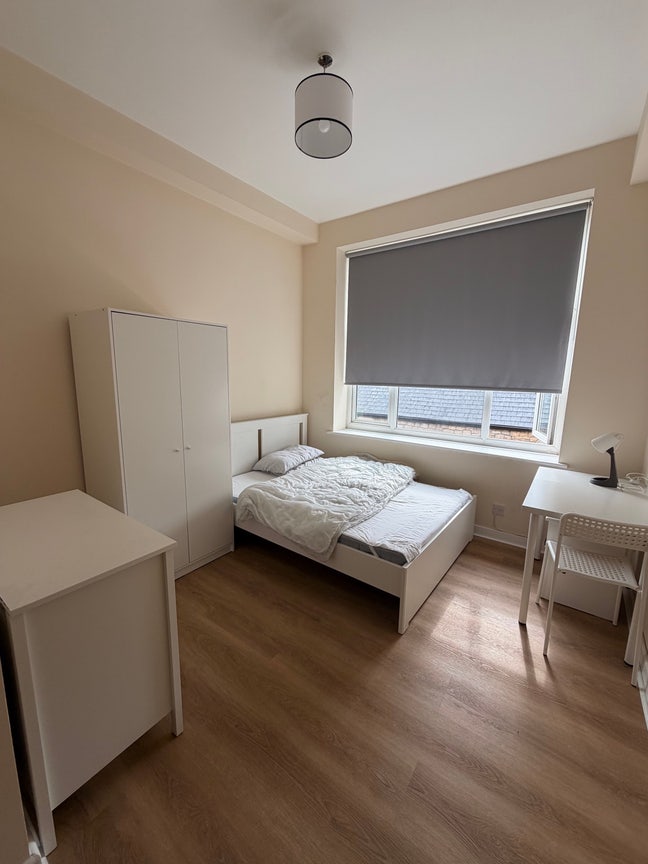 Spacious Double room in the Heart of Swindon  Main Photo