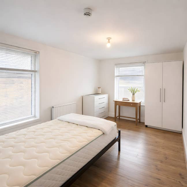 Startford cosy  room to rent - (E7 9HR) Main Photo