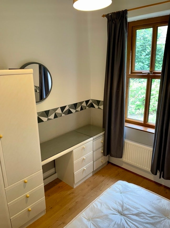 1 Room Available Main Photo