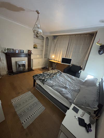 3 Mates looking for a new housemate Main Photo