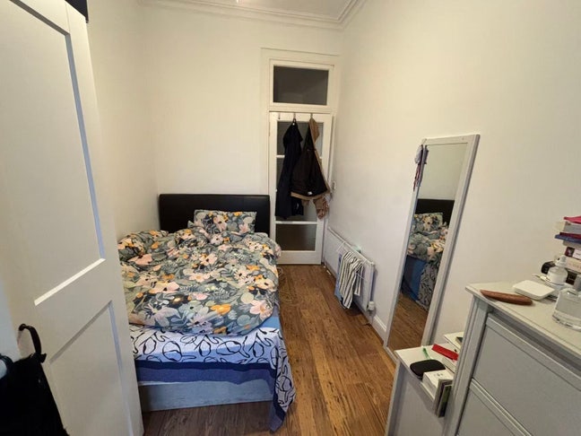 Room at Grange Loan Main Photo