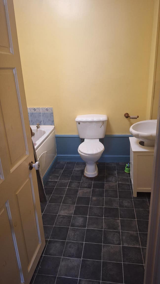 One double bedroom  Main Photo