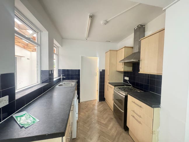 Two Spacious Bedrooms in a Prime Location of RM17 Main Photo