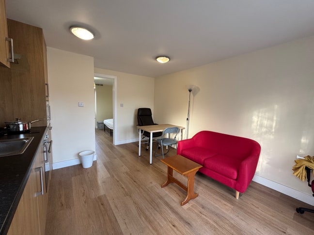 Self contained room for rental Main Photo