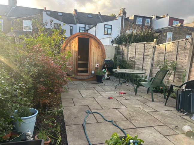 Double room in friendly home with sauna and dog  Main Photo