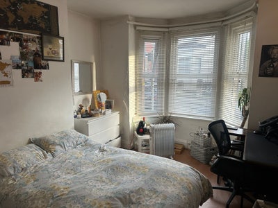 Downstairs double Room Available / Central Main Photo