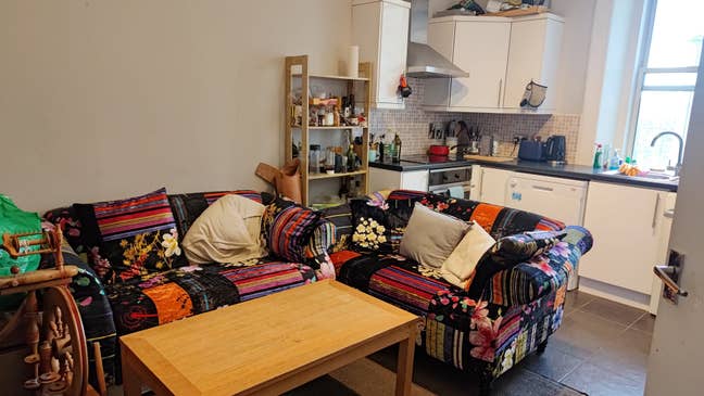 Double room in 4-bed flat close to city centre Main Photo